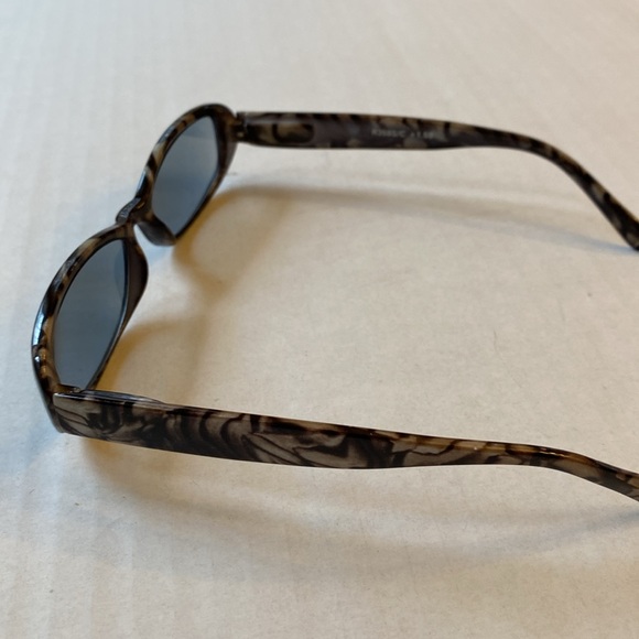 Reader Sunglasses. 1.5 Strength - Picture 2 of 7